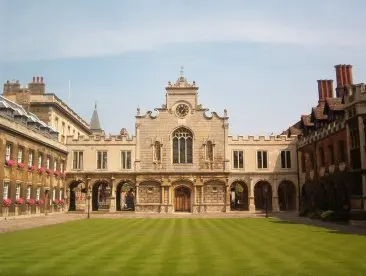 cambridge_peterhouse_oldcourt